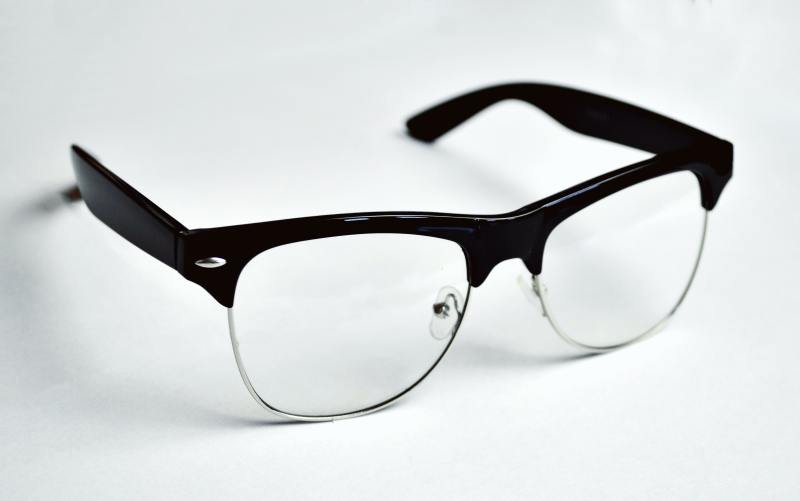Kacamata Yang Cocok Untuk Wajah Bulat Kecil