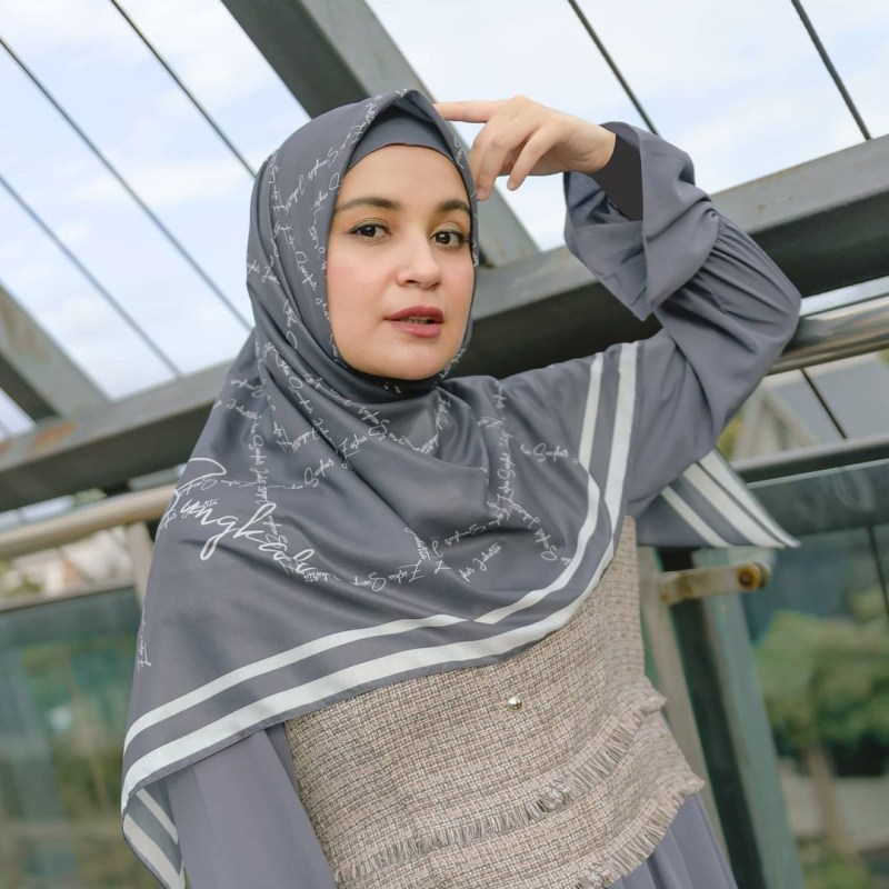 Nama Brand Hijab Zaskia Sungkar